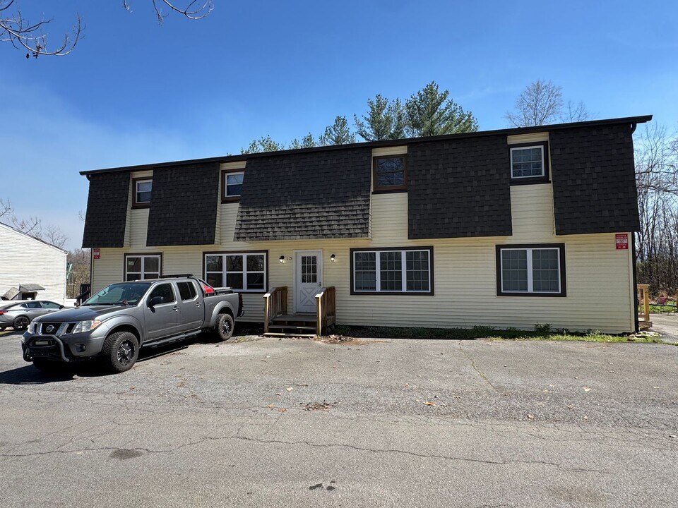 115 Towneview Estates Dr in Elizabethton, TN - Building Photo