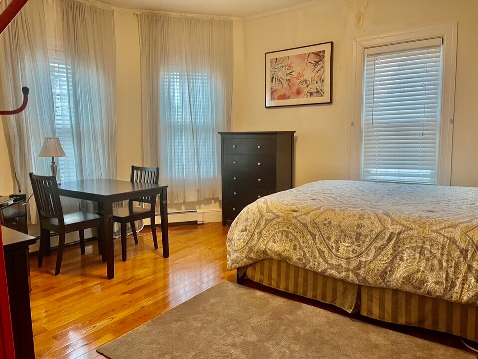 98 Sharon St in Medford, MA - Building Photo