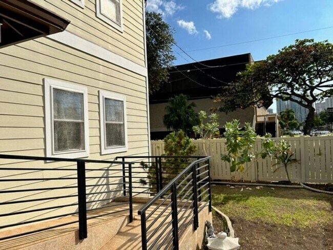 903 Pumehana St in Honolulu, HI - Building Photo - Building Photo