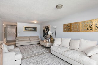 13638 Vía Flora-Unit -H in Delray Beach, FL - Building Photo - Building Photo