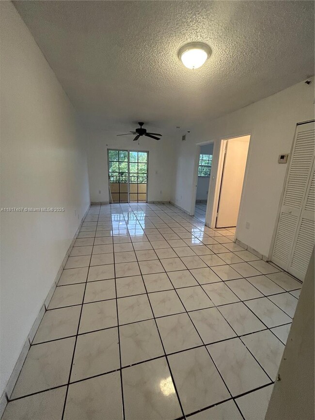 1351 SW 4th St in Miami, FL - Foto de edificio - Building Photo