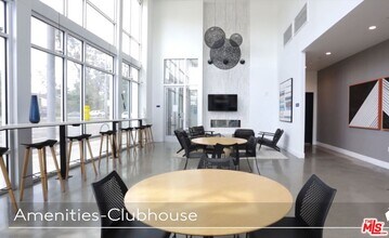 11405 Chandler Blvd in Los Angeles, CA - Building Photo - Building Photo