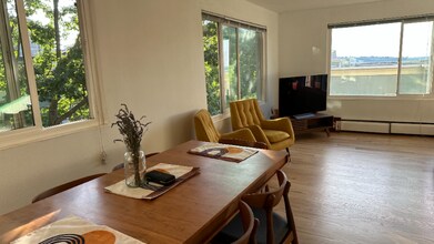 1200 Boylston Ave in Seattle, WA - Foto de edificio - Building Photo