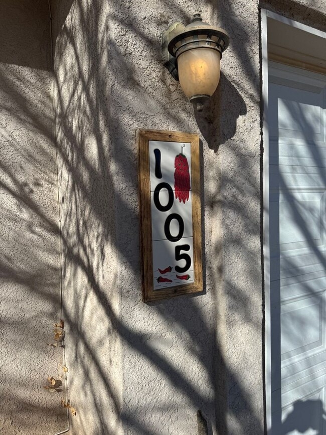 1005 Crane Dr SW in Albuquerque, NM - Building Photo - Building Photo