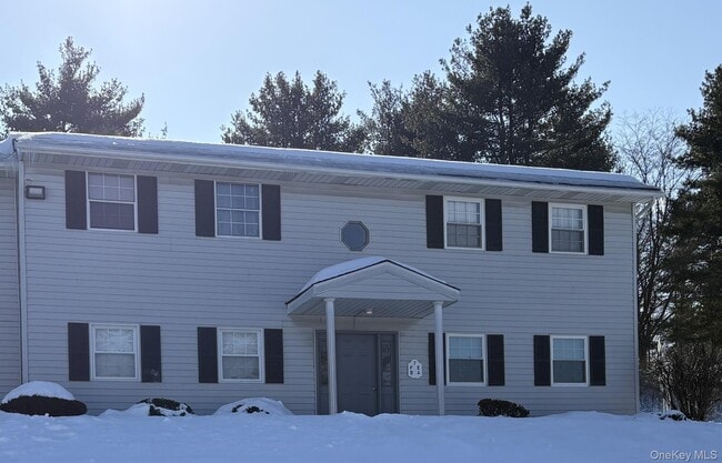 7 Ivy Ct in Fishkill, NY - Building Photo - Building Photo