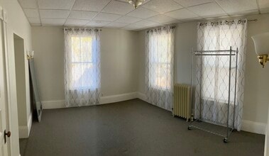 110 Grovers Ave, Unit #2R in Winthrop, MA - Building Photo - Building Photo