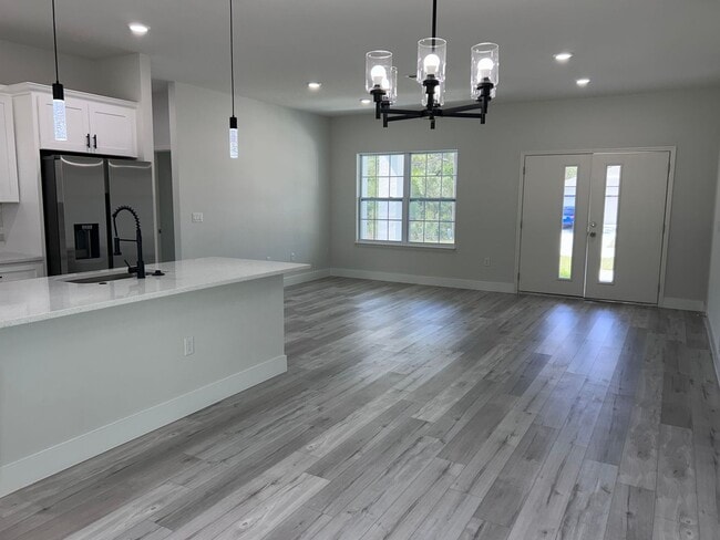 1604 W Gainsboro Ln in Citrus Springs, FL - Building Photo - Building Photo