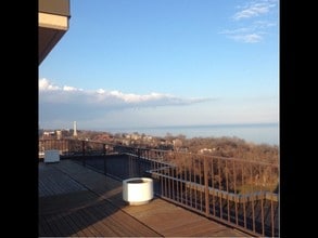 1919 N Summit Ave, Unit 5B in Milwaukee, WI - Foto de edificio - Building Photo