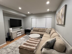 1920 N Oakley Ave, Unit 1 in Chicago, IL - Foto de edificio - Building Photo