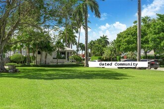 52 Camden Dr in Bal Harbour, FL - Building Photo - Building Photo