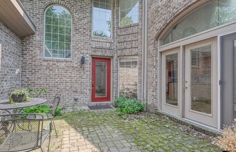 618 Essex Ct in Pittsburgh, PA - Building Photo - Building Photo