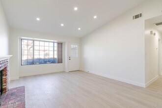 514 E Ave J 9 in Lancaster, CA - Foto de edificio - Building Photo