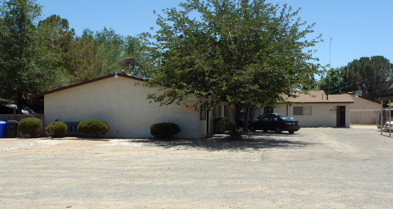 20395 Zuni Rd in Apple Valley, CA - Foto de edificio