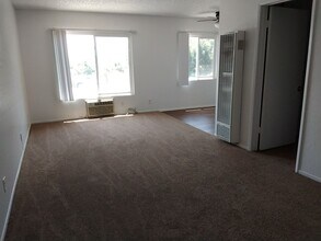 Singer Cedar 9852-54 Cedar in Bellflower, CA - Building Photo - Interior Photo