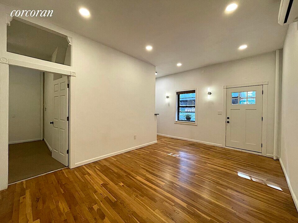301 E 95Th St in New York, NY - Building Photo