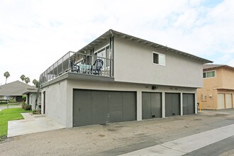 7301 Elk Cir in Huntington Beach, CA - Building Photo - Building Photo