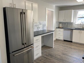 7409 McGregor Ln in Dripping Springs, TX - Building Photo - Building Photo