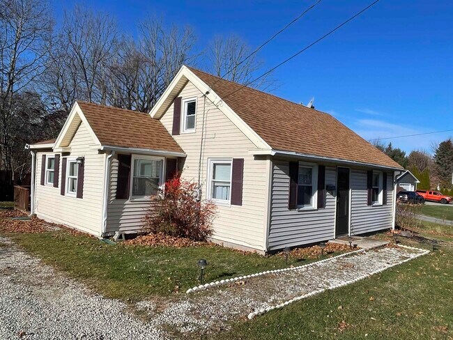 7 Central Ave in Portsmouth, NH - Building Photo - Building Photo