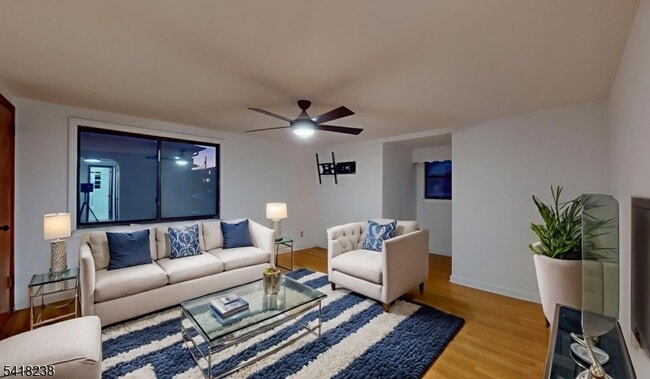 204 Philip Ave in Elmwood Park, NJ - Building Photo - Building Photo