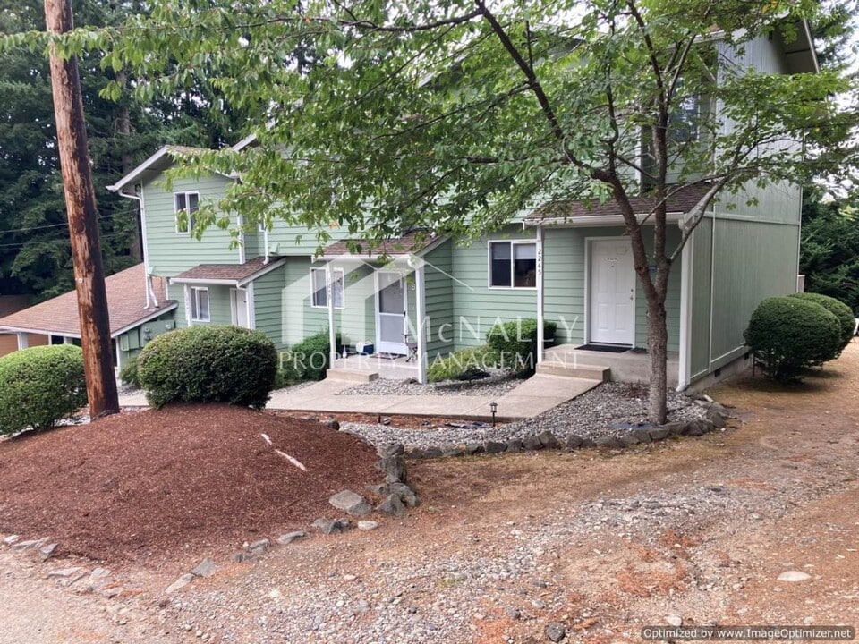 2241 SE Moritz Way in Port Orchard, WA - Building Photo