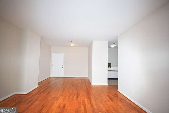 1421 W Peachtree St NE, Unit 307 in Atlanta, GA - Building Photo - Building Photo