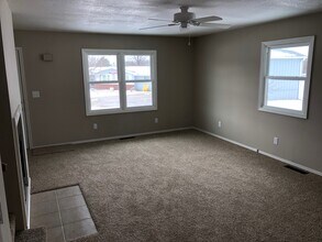 204 S Westview Ter in Chanute, KS - Building Photo - Building Photo