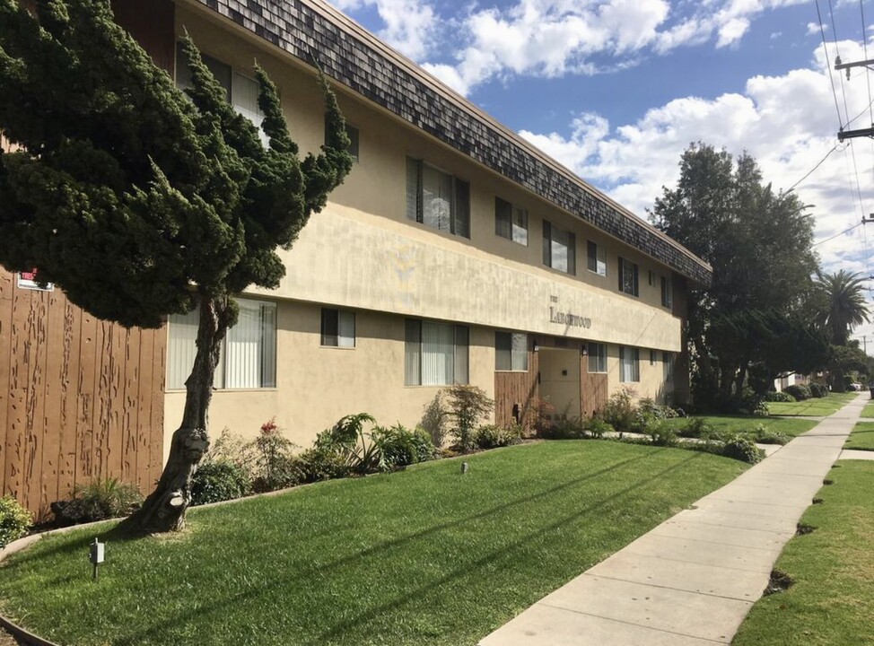 Larchwood Apartments in Inglewood, CA - Foto de edificio