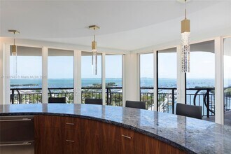 2843 S Bayshore Dr in Miami, FL - Building Photo - Building Photo