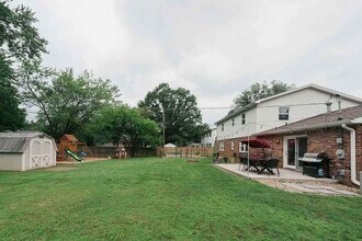 2212 E Queens Way in Bloomington, IN - Building Photo - Building Photo