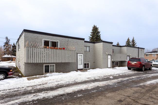 1820 39 St SE in Calgary, AB - Building Photo - Primary Photo