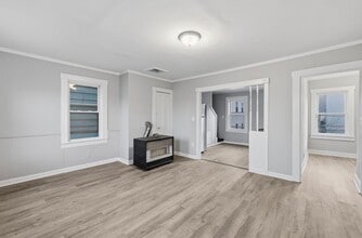 255 Rodman St, Unit Apt 3 in Fall River, MA - Foto de edificio - Building Photo
