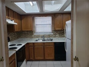 302 Fairway Cir in Springdale, AR - Building Photo - Building Photo