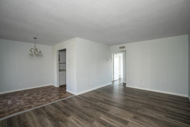 The Luke Apartments in McAllen, TX - Foto de edificio - Interior Photo