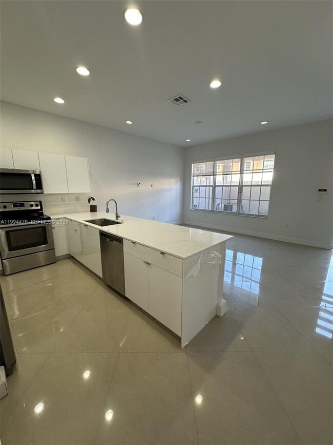 14623 SW 7th St in Pembroke Pines, FL - Building Photo - Building Photo