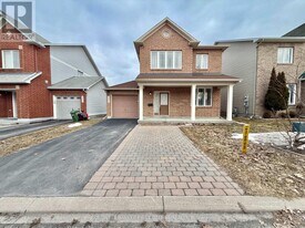 805 Taradale Dr in Ottawa, ON - Building Photo