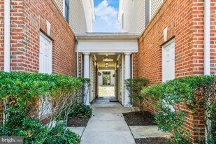 7141 Huntley Creek Pl in Alexandria, VA - Building Photo