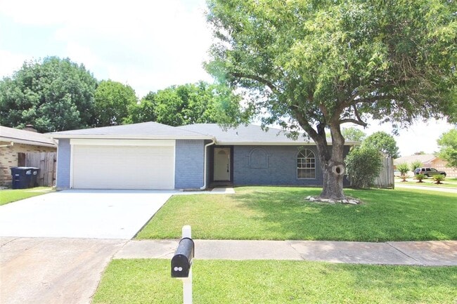 10402 Gulfstream Ln in Sugar Land, TX - Building Photo - Building Photo