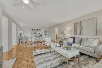 4800 E Hale Pkwy in Denver, CO - Building Photo - Building Photo