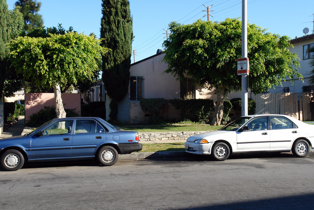 653 E 97th St in Inglewood, CA - Building Photo