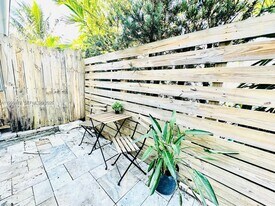 1004 N 16th Ave in Hollywood, FL - Building Photo