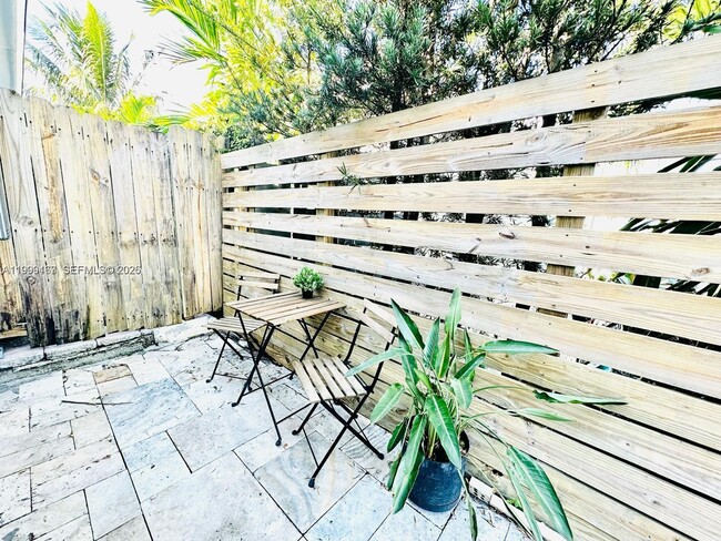 property at 1004 N 16th Ave