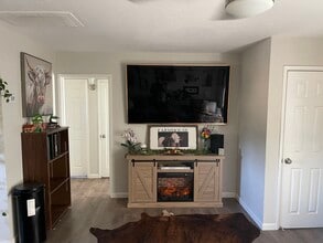1511 Paradise Ln in Los Banos, CA - Building Photo - Building Photo