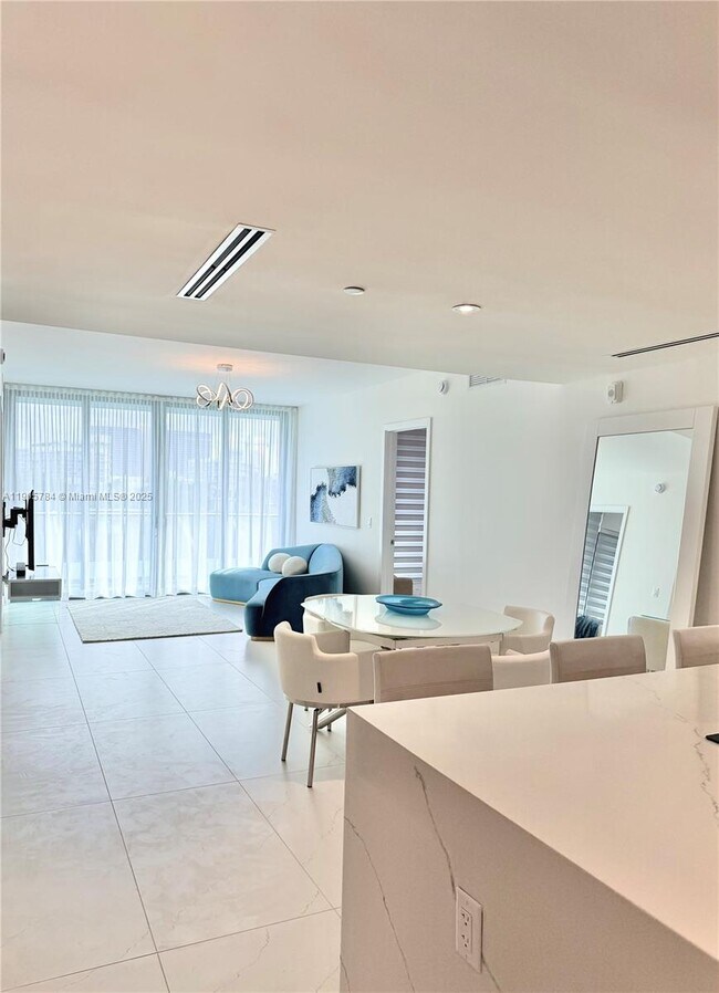 9901 E Bay Harbor Dr in Bay Harbor Islands, FL - Building Photo - Building Photo