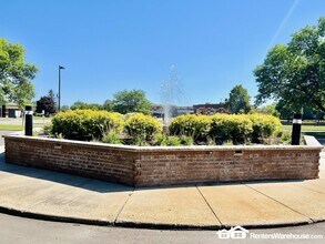 7330 York Ave S, Unit Apt 101 in Minneapolis, MN - Foto de edificio - Building Photo