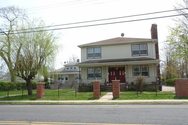 126-128 Chelsea Ave in Long Branch, NJ - Foto de edificio - Building Photo