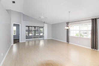 1250 Capri Isles Blvd in Venice, FL - Building Photo - Building Photo