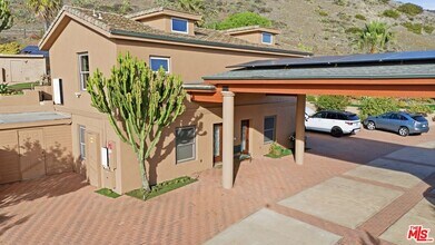 34077 Pacific Coast Hwy in Malibu, CA - Building Photo - Building Photo