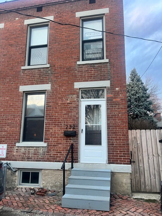 232 Berger Alley in Columbus, OH - Building Photo