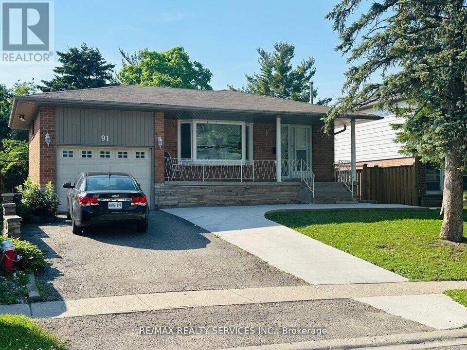 91 Ambleside Dr in Brampton, ON - Building Photo