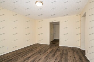 1955 Hungerford Dr in Florissant, MO - Building Photo - Building Photo